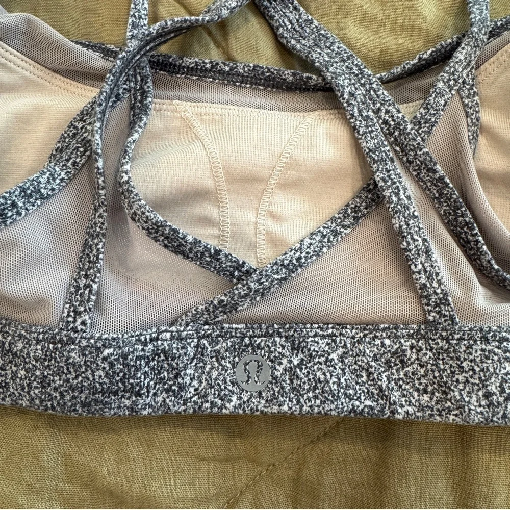 Lululemon Get Down Sports Bra Size 8 Black White - Picture 6 of 7